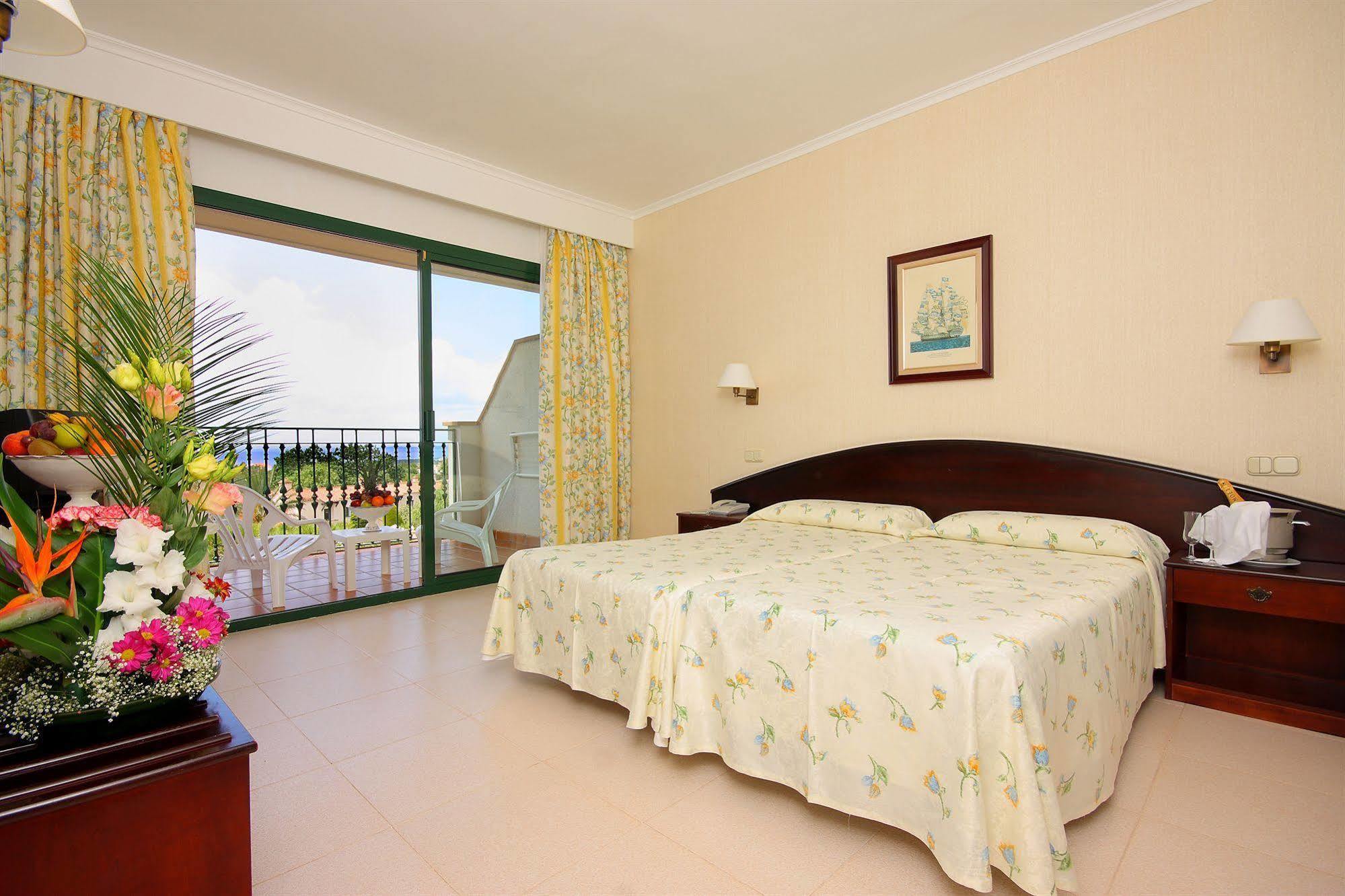 Son Bou Apartments Ngoại thất bức ảnh